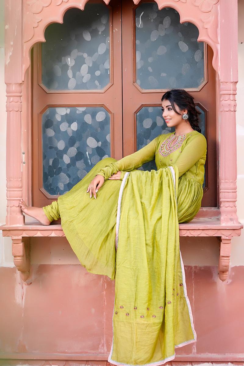 Mehndi Green Embroidered Chanderi kurta